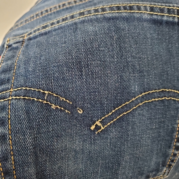 Levi’s 513™ Slim Straight Lightweight Jeans - Picture 12 of 12